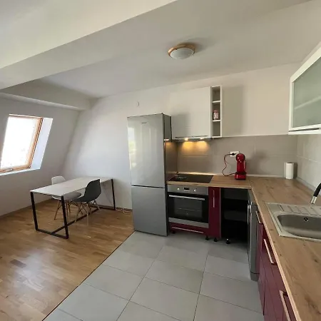 Amazing View-centrally Located-brand New Διαμέρισμα