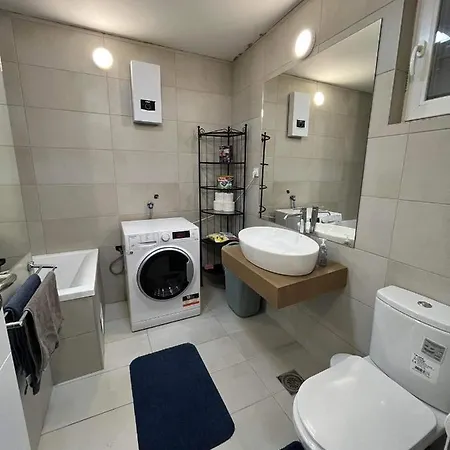 Amazing View-centrally Located-brand New *